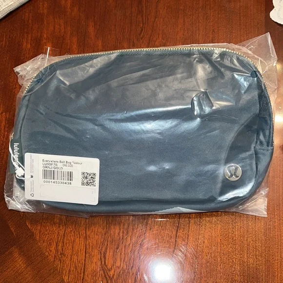 FIRM! lululemon athletica Everywhere Belt Bag Velour 1L (Teal/Turquoise) - Picture 10 of 13